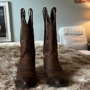 Ariat Embroidered Leather women’s  Western Heeled Boots. NWnoTags. Coastal